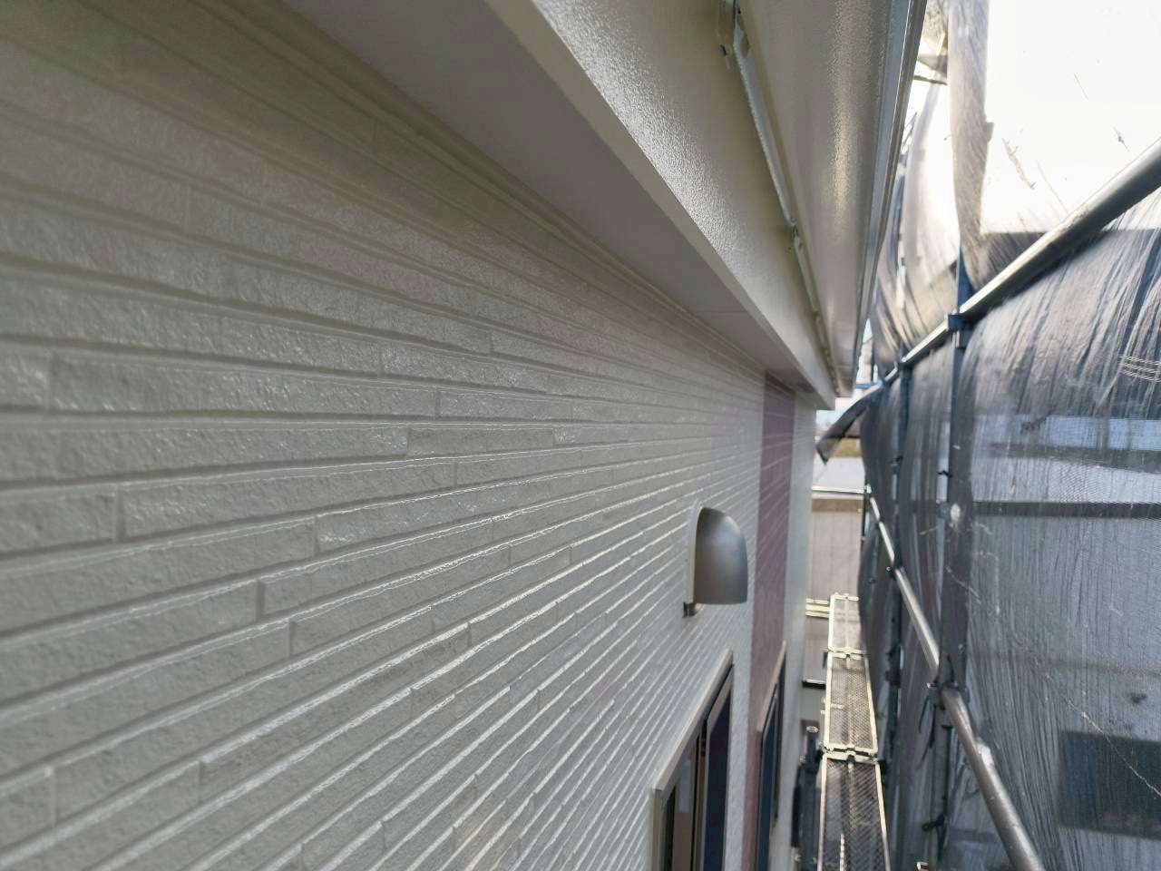 外壁だけでなく破風板も綺麗になった